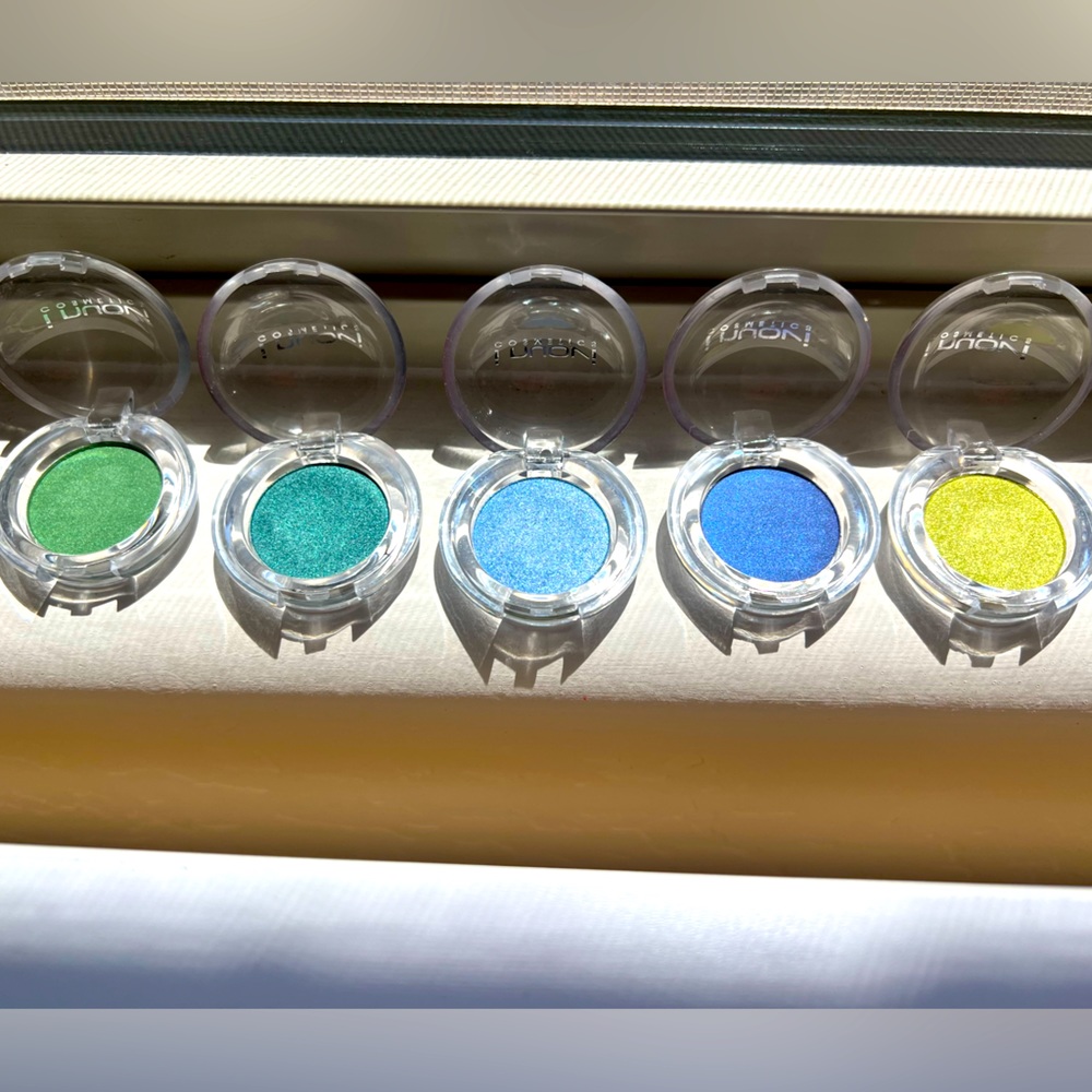 i nuovi cosmetics COLOURS D27 shadows lot